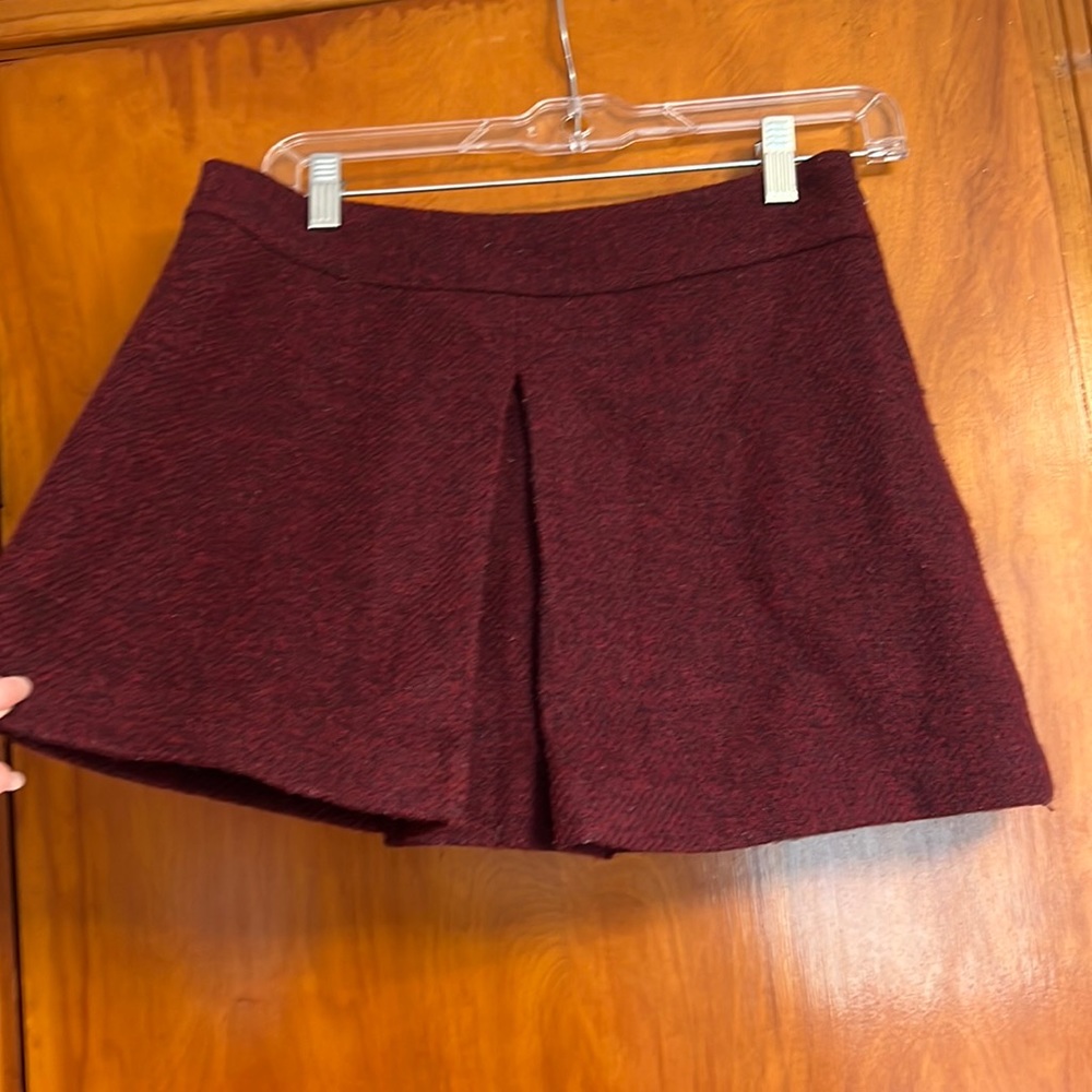 Theory dark red wool mini skirt single pleaded size 0